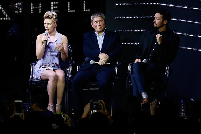 画像1: ルパート・サンダース監督も登場!スカーレット・ヨハンソンとたけしと並ぶ!