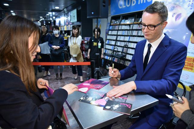 画像3: 開始前から長い列ができ、130名のファンの熱狂の中 ニコラス・ウィンディング・レフン監督が登場!