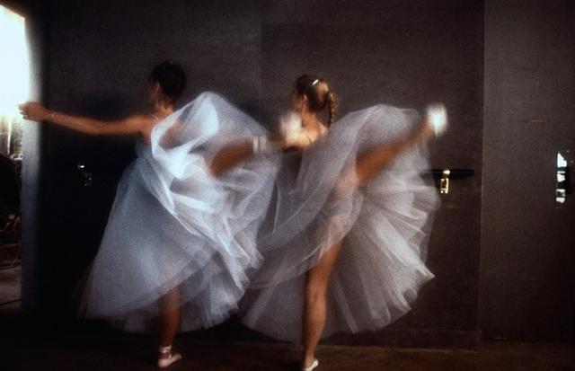 画像2: http://www.spiegel.de/fotostrecke/fotograf-david-hamilton-zum-80-geburtstag-das-nackte-entsetzen-fotostrecke-110304-7.html