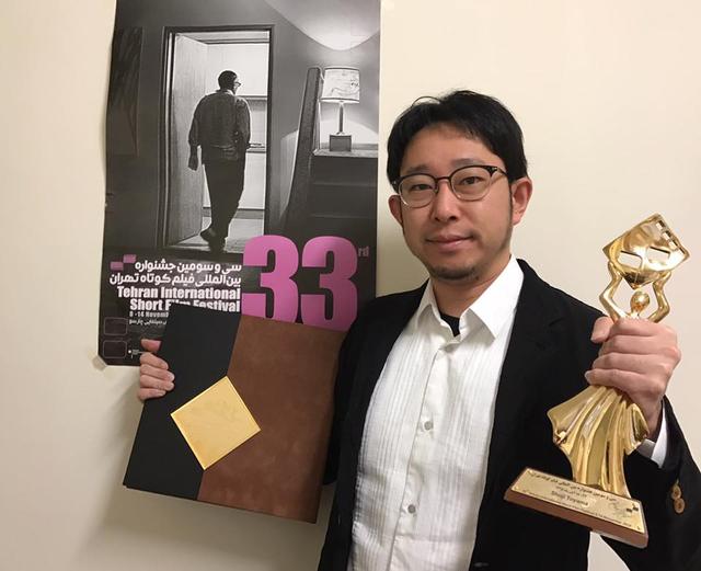 画像: 受賞の遠山昇司監督 https://www.facebook.com/winters.butterfly.2016/