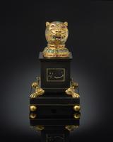 画像: ティプ―・スルタンの玉座飾り 1787-1793年 高:6.8㎝、幅:5.5×5.4㎝ 金、ダイヤモンド、エメラルド、ルビー
