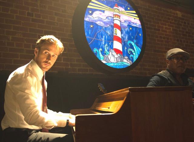 画像2: EW0001: Sebastian (Ryan Gosling) and Mia (Emma Stone) in LA LA LAND. Photo courtesy of Lionsgate.© 2016 Summit Entertainment, LLC. All Rights Reserved.