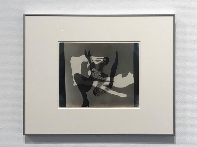画像: 『眠りの理由』より、1936年、ゼラチン・シルバー・プリント、東京国立近代美術館蔵