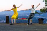 画像1: © 2017 Summit Entertainment, LLC. All Rights Reserved. EW0001: Sebastian (Ryan Gosling) and Mia (Emma Stone) in LA LA LAND.Photo courtesy of Lionsgate.