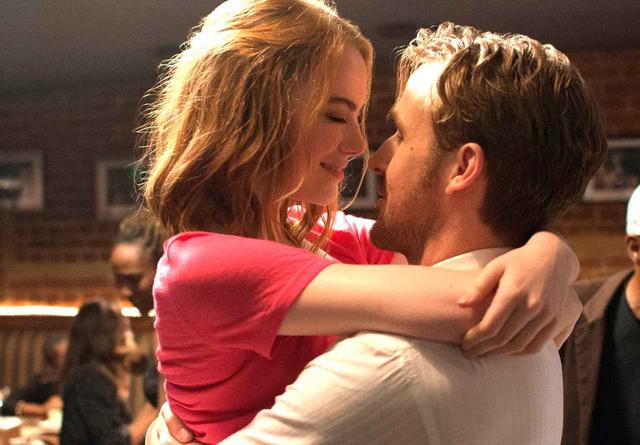 画像1: © 2016 Summit Entertainment, LLC. All Rights Reserved. Photo credit: EW0001: Sebastian (Ryan Gosling) and Mia (Emma Stone) in LA LA LAND.Photo courtesy of Lionsgate.