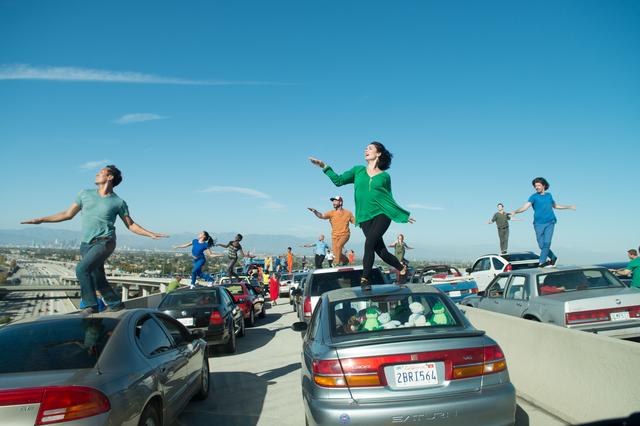 画像1: © 2017 Summit Entertainment, LLC. All Rights Reserved. Photo credit: EW0001: Sebastian (Ryan Gosling) and Mia (Emma Stone) in LA LA LAND.Photo courtesy of Lionsgate.