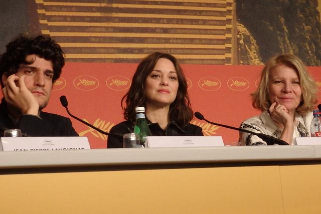 画像: 『フロム・ザ・ランド・オブ・ザ・ムーン』の記者会見:右端がニコール・ガルシア監督 Photo by Yoko KIKKA