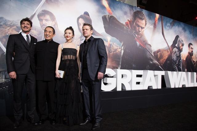 画像: 左よりペドロ・パスカル、チャン・イーモウ、、ジン・ティエン、マット・デイモン
