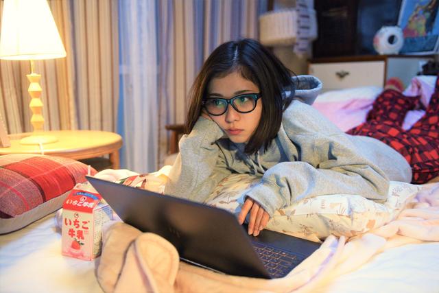 画像1: 主演を務め、本作で映画初主演となる女優・松岡茉優