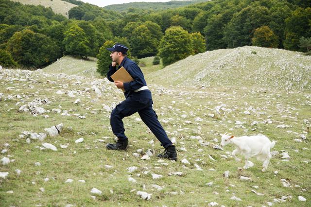 画像3: 陽気なイタリア人もあまりの抱腹絶倒で、興収記録を塗り替えたメガヒットコメディ『Viva!公務員』日本予告が公開!!