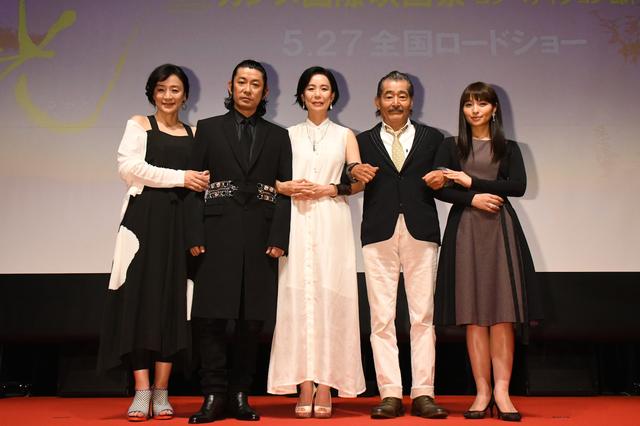 画像1: 【完成披露試写会概要】 ■日時:4 月 27 日(木) 18:30~19:00 (上映前) ■会場:新宿明治安田生命ホール (新宿区西新宿 1-9-1 明治安田生命新宿ビル B1F ) (全 342 席) ■登壇者(敬称略): 永瀬正敏(50)、水崎綾女(28)、神野三鈴(51)、藤竜也(75)、河瀨直美監督( 47) *敬称略