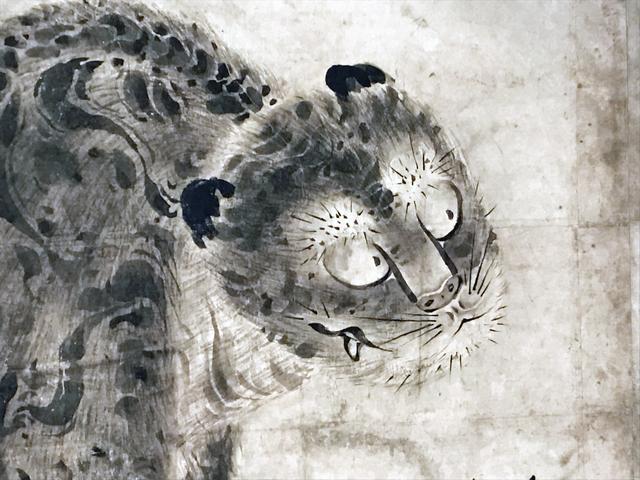 画像: 雪村周継《《龍虎図屏風》部分 根津美術館蔵 虎だけど、、、カワイイ。 photo©cinefil