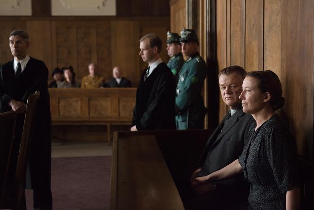画像2: © X Filme Creative Pool GmbH / Master Movies / Alone in Berlin Ltd / Pathé Production / Buffalo Films 2016