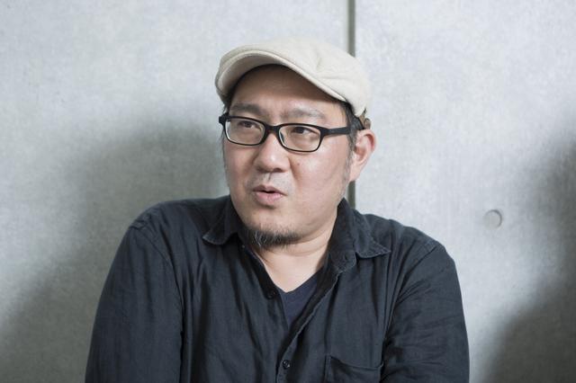 画像: 内田伸輝監督 うちだのぶてる:監督、脚本家。 1972年11月20日埼玉県出身。油絵を学んでいたが、高校時代に映像を撮り始める。ドキュメンタリー『えてがみ』でPFFアワード2008審査員特別賞、初の長編劇映画『かざあな』で第8回TAMA NEW WAVE グランプリをはじめ多くの賞を受賞。『ふゆの獣』で第11回東京フィルメックス最優秀作品賞受賞と同時に2011年劇場デビュー。他の追随を許さない絶対的映像作家のひとり。映画学校などでの俳優コースの育成をはじめPFF審査員としても活動。