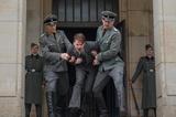 画像2: © X Filme Creative Pool GmbH / Master Movies / Alone in Berlin Ltd / Pathé Production / Buffalo Films 2016