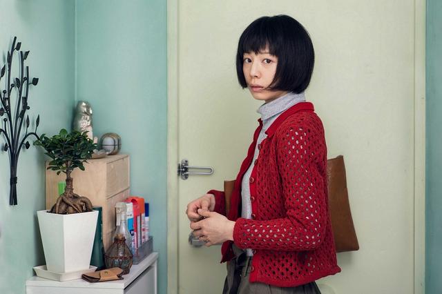 画像: 夫の辰雄(染谷将太)の異変に不安を募らせる悦子(夏帆) (C)2017「散歩する侵略者」スピンオフ プロジェクト パートナーズ 1
