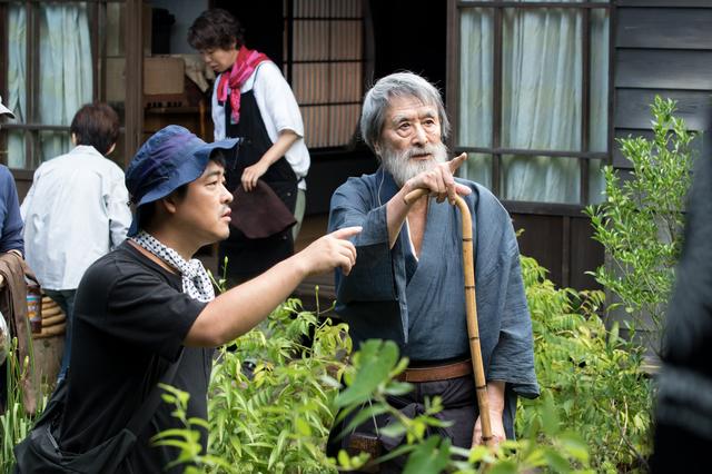 画像: 『モリのいる場所』メイキング写真 沖田監督と山﨑努 (c)2017「モリのいる場所」製作委員会
