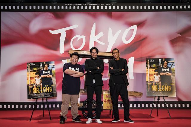 画像: (左)より三中元克、チャン・チェン、SABU監督
