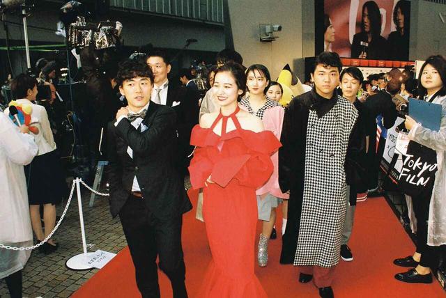 画像1: KEISUKEYOSHIDA のオリジナル衣装で見参!!松居大悟監督『アイスと雨音』東京国際映画祭のレッドカーペットに登場!