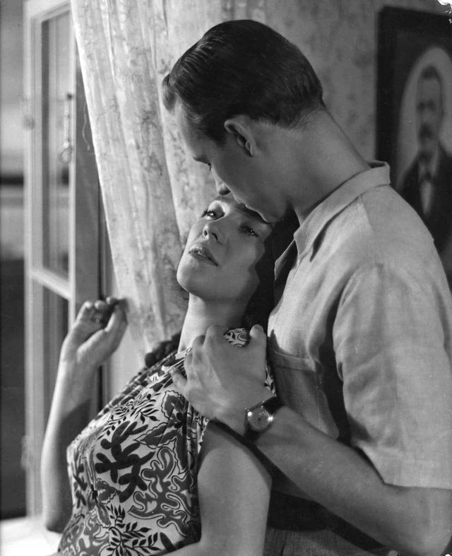 画像1: 『夏の夜の人々』 Ihmiset suviyössä/People in the Summer Night 監督:ヴァレンティン・ヴァーラ 出演:エイラ・ペコネン、マルッティ・カタイスト