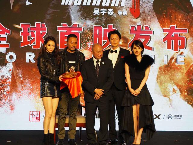 画像: 左より壇上に並ぶチー・ウェイ、チャン・ハンユー、ジョン・ウ ー監督、福山雅治、桜庭ななみ