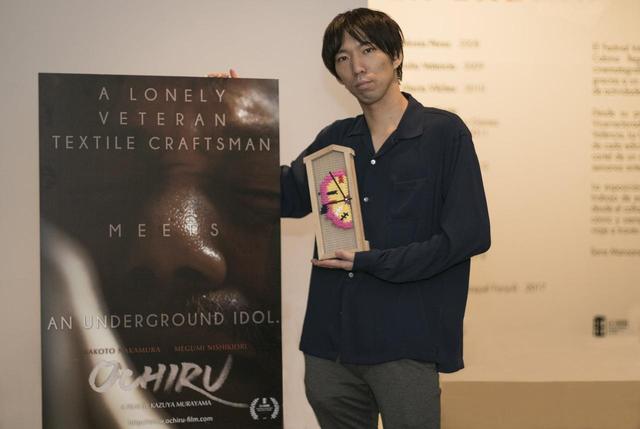 画像: 現地メディアでも大きく報道される『堕ちる』の受賞-村山和也監督 lacabina.es