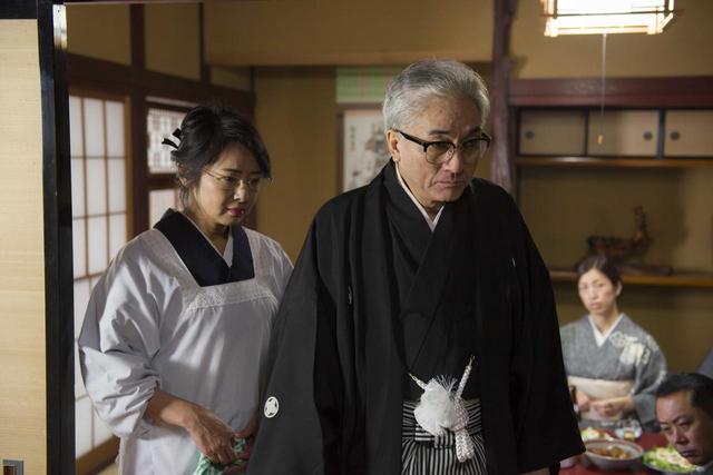 画像: 主人公を罵倒する両親(美保純、友川カズキ) ©「私は絶対許さない」製作委員会