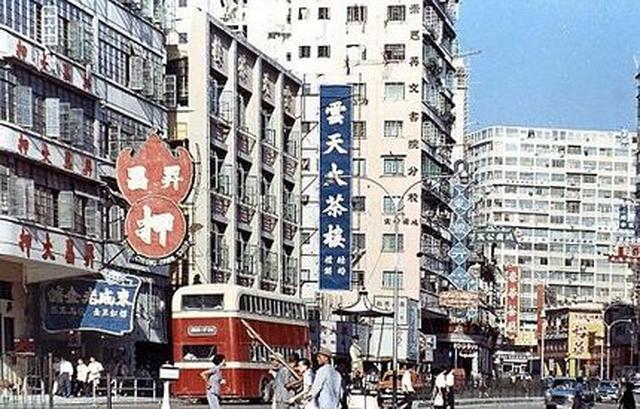 画像: 1960年代の香港、佐敦の上海路 ja.wikipedia.org