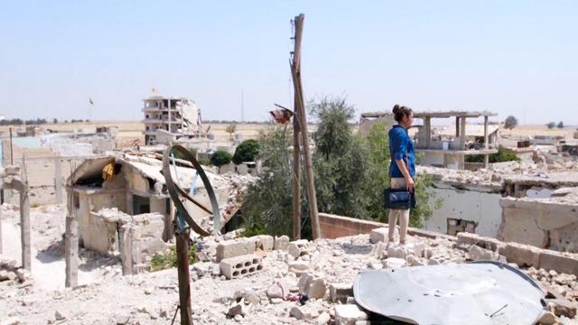 画像3: ISとの戦闘で瓦礫と化したシリア北部の街で、 大学生のディロバンは手作りのラジオ局をはじめる