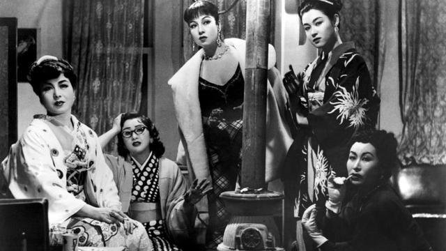 画像: (From left) Mimasu Aiko,Kogure Michiyo, Machiko,Kyo, Ayako Wakao, Hiroko Machida © 1955 KADOKAWA