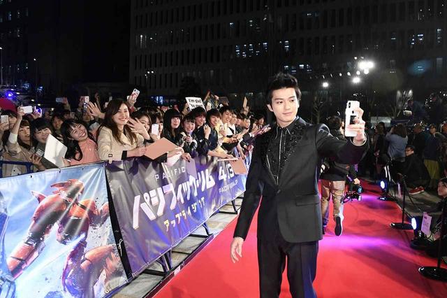 画像2: 『パシフィック・リム:アップライジング』ジャパンプレミア ▼出席者: ジョン・ボイエガ、スコット・イーストウッド 菊地凛子、新田真剣佑、スティーヴン・S・デナイト監督 スペシャルサポーター: メイプル超合金(安藤なつ、カズレーザー)※ピンポイント吹替担当 ▼日時:3月 26 日(月) ▼会場:東京ミッドタウン日比谷