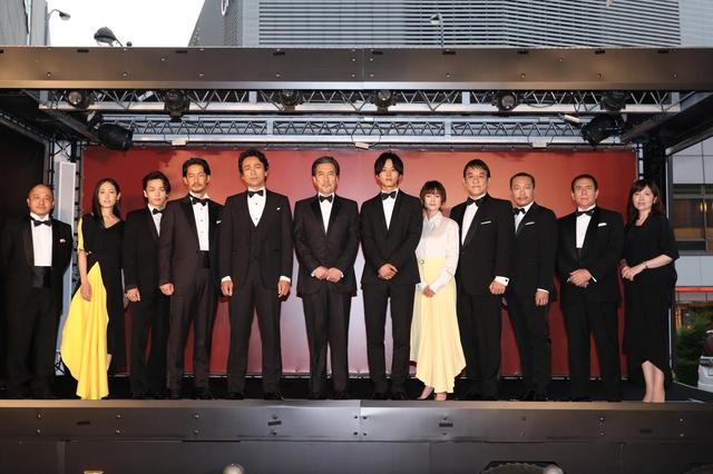 画像1: “コンプラ”度外視で観る者を魅了-『孤狼の血』。完成披露試写会 に役所広司・松坂桃李を筆頭に日本を代表する12人の豪華キャストが遂に堂々集結!