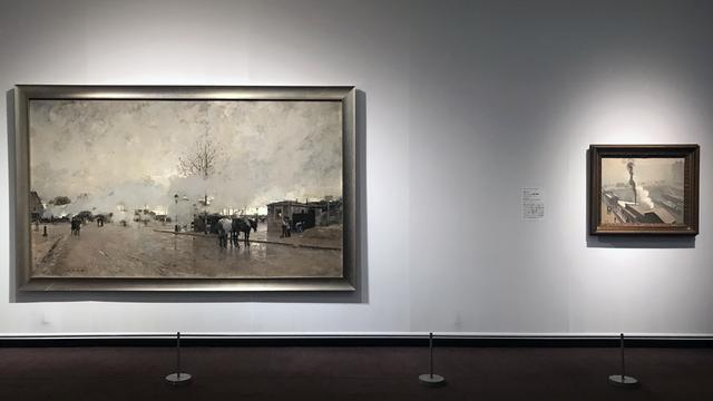 画像: 左:ルイジ・ロワール 《パリ環状鉄道の煙(パリ郊外)》 1885年、右:アルベール・マルケ 《冬のパリ、サン= ミシェル橋の眺め》 1908年頃 photo©moichisaito