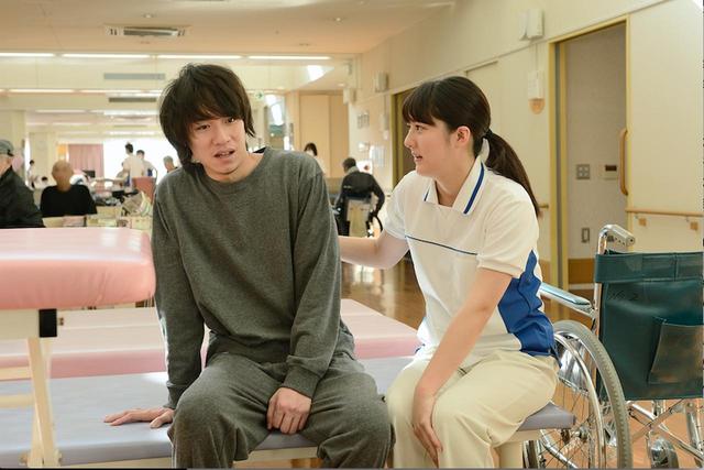 画像2: ©映画『歩けない僕らは』