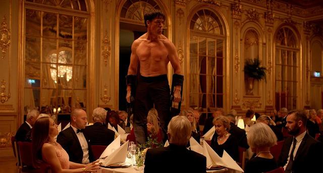 画像2: © 2017 Plattform Produktion AB / Société Parisienne de Production / Essential Filmproduktion GmbH / Coproduction Office ApS