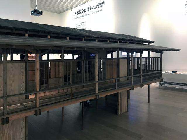 画像: 展示風景:手前:住居(丹下健三自邸) 丹下健三 1953年 現存せず(1/3スケールで再現した模型) photo©cinefil