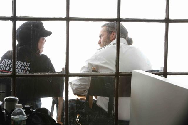 画像: リン・ラムジー監督とホワキン・フェニックス