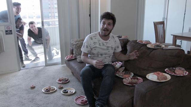 画像: 「Donutphobia」より。写真手前/Oguz Kutman