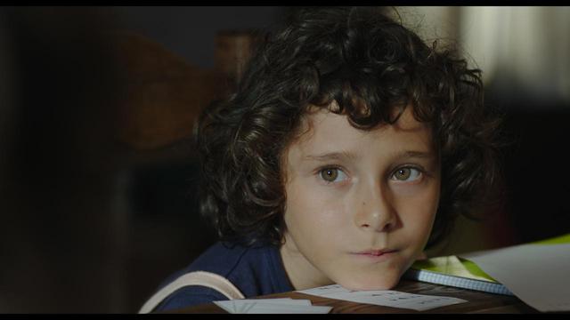 画像1: 実話から生まれた少女映画の名作誕生!! 小さな子どもから少女へと至る、人生でもっとも異質な時間。 幼き心がはじめて生と死に触れる“特別な夏”を瑞々しく描く、心揺さぶる記憶のフィルム。
