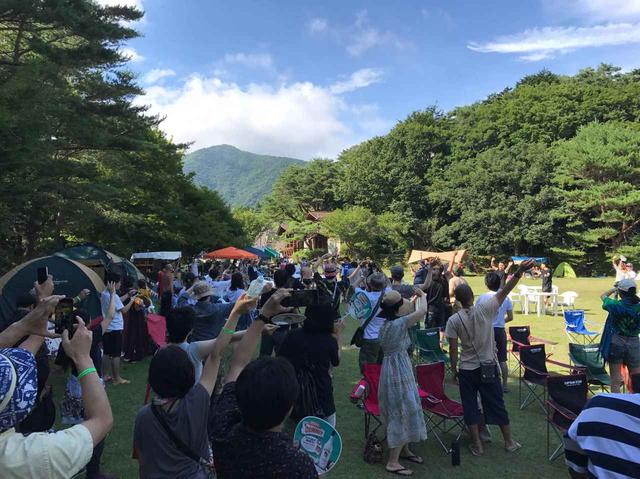 画像1: MOVIE×CAMP! 太陽の下でねそべり、星空のもとで映画を。
