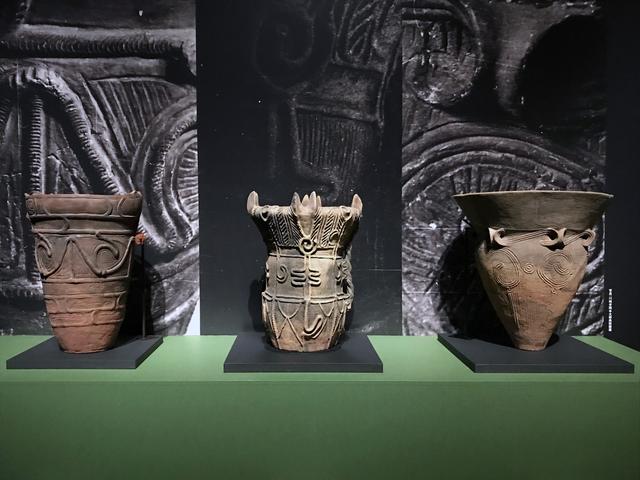 画像: 展示風景:深鉢形土器3体 photo©cinefil