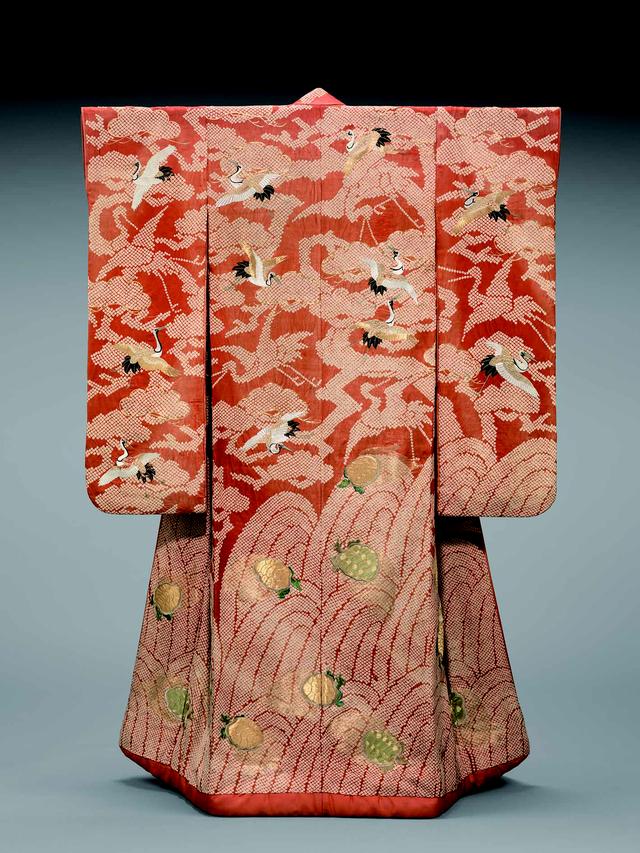 画像: 《紅綸子地松鶴波亀模様打掛》江戸時代後期、19世紀後半 William Sturgis Bigelow Collection, 11.3863 Photograph © Museum of Fine Arts, Boston