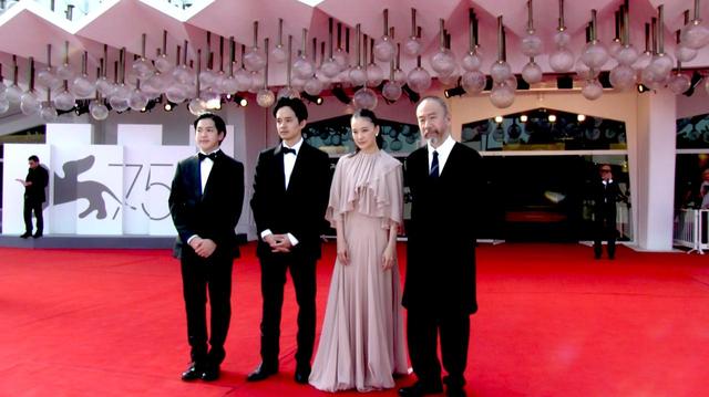 画像1: ■レッド・カーペットRed Carpet ■17:00より 公式上映 Official Screening 場所:SALA GRANDE 参加者:塚本晋也監督、池松壮亮、蒼井優、前田隆成