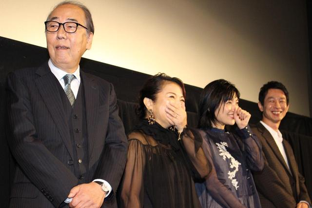 画像: 左より岸部一徳 原日出子 木竜麻生 加瀬亮