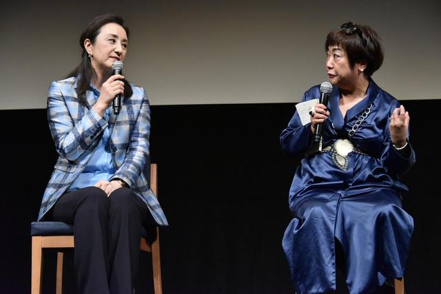 画像2: 左より 中林美恵子教授、湯山玲子