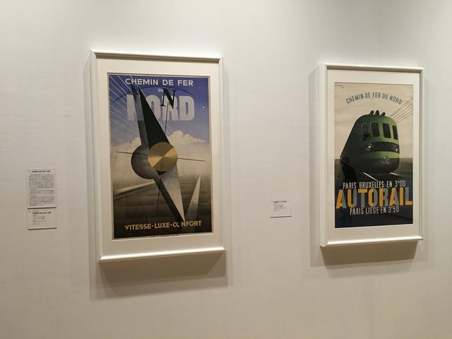 画像: 左)カッサンドル《北部鉄道:快速、贅沢、快適》1929年 ポスター(リトグラフ、紙) パリ市フォルネー図書館蔵 右)サヴィニャック《北部鉄道:ディーゼル特急》1937年 ポスター(リトグラフ、紙) パリ市フォルネー図書館蔵 photo©︎cinefil