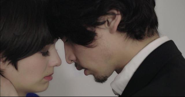 画像1: 東京生まれ-映画初主演のジュリアンに注目❗️シネフィル独占動画インタビュー❗️NYの日本人社会の裏を描いたナグメ・シルハン監督『MAKI マキ』