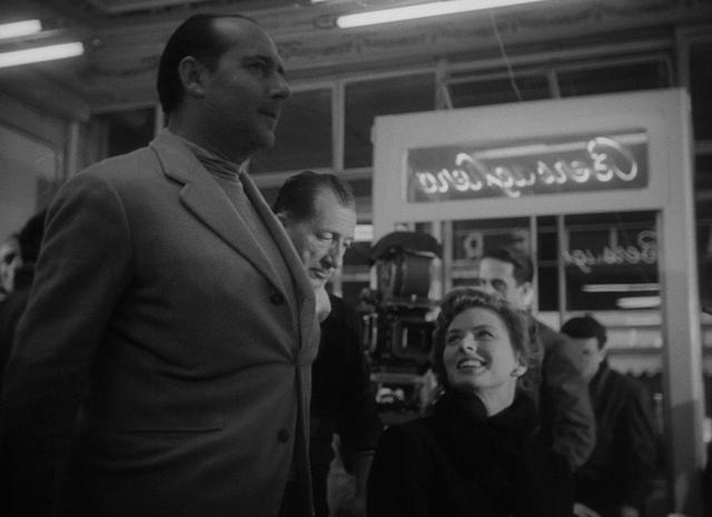 画像: 〈イングリッド・バーグマン選集〉より『ロッセリーニ家とのひととき』場面写真 (1953)監・脚:ヤット・エングストルム 『イタリア旅行』の撮影中に撮られたロッセリーニ一家の貴重な映像