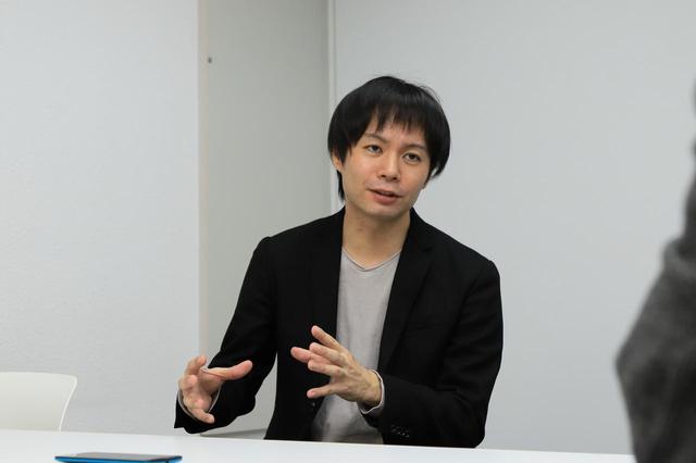 画像: 園田新 / SHIN SONODA 映画作家 大学在学中にニューヨークに留学し、映画づくりを学ぶ。テレビ番組のディレ クターを経て、2007年、初⻑編作品「Wiz/Out」がユーロスペースにて公 開、スマッシュヒットを記録。函館港イルミナシオン映画祭・シナリオ大賞に て自身の⻑編映画用脚本が2作品連続受賞。(2009年「記憶代理人」審査員奨 励賞、2011年「リアルファミリー」グランプリ受賞)2013年、釜山国際映画 祭が主催するアジアの新進映画作家支援プログラム・AFA(Asian Film Academy)の監督として選抜。2017年、「リバースダイアリー」を製作。同 作は現在までに国内外20を超える映画祭に招待され、最優秀作品賞、最優秀 脚本賞を含む10の賞を獲得。 photo by tomoe otsu