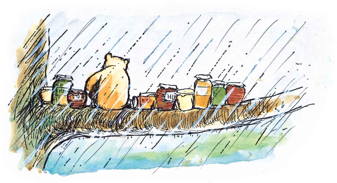 画像: 「枝には、ハチミツのつぼが10ならんでいて、そのまんなかに、プーが…」、『クマのプーさん』第9章、 E.H.シェパード、ラインブロックプリント・手彩色、1970年 英国エグモント社所蔵 © E.H. Shepard colouring 1970 and 1973 © Ernest H. Shepard and Egmont UK Limited